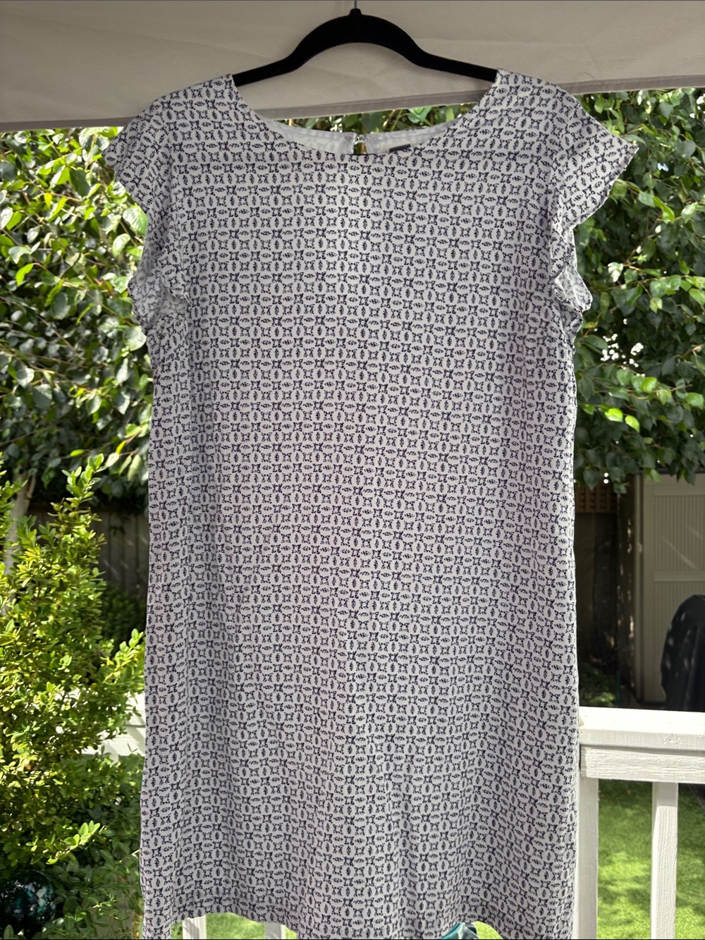 Old Navy Geometric Shift Dress White and Blue, Scoop Neckline, Flutter Sleeves